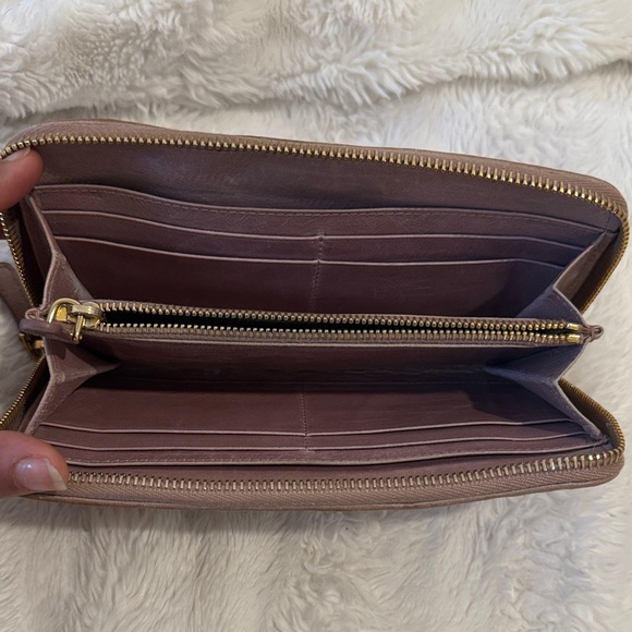 Miu Miu Matelasse Zippy Wallet - Picture 7 of 9